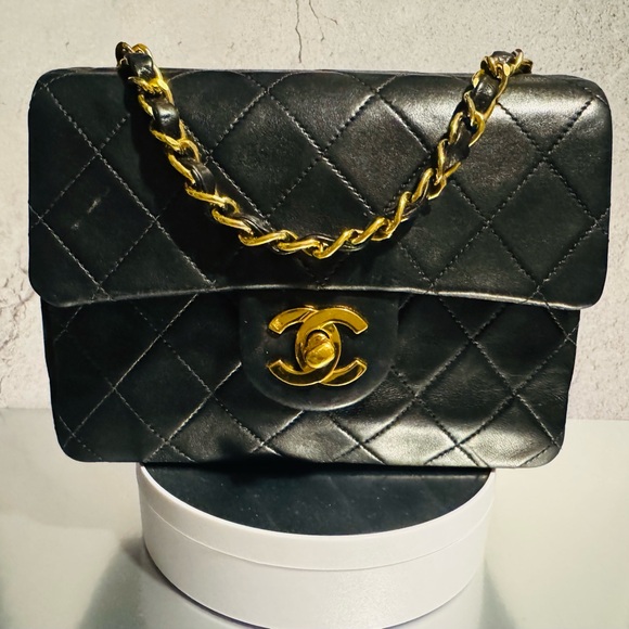 CHANEL VINTAGE CLASSIC BAG - Picture 6 of 10